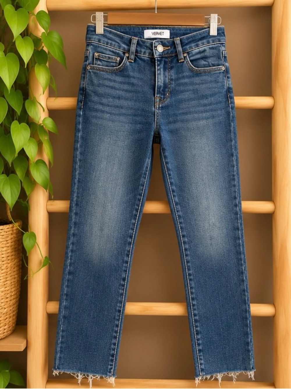 VERVET Los Angeles High Rise Straight Leg Raw Hem Jeans Size 25 NWOT